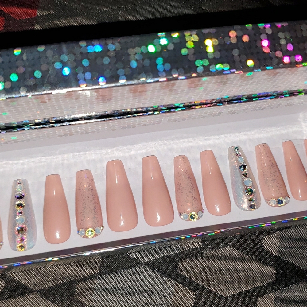 Custom press on nails